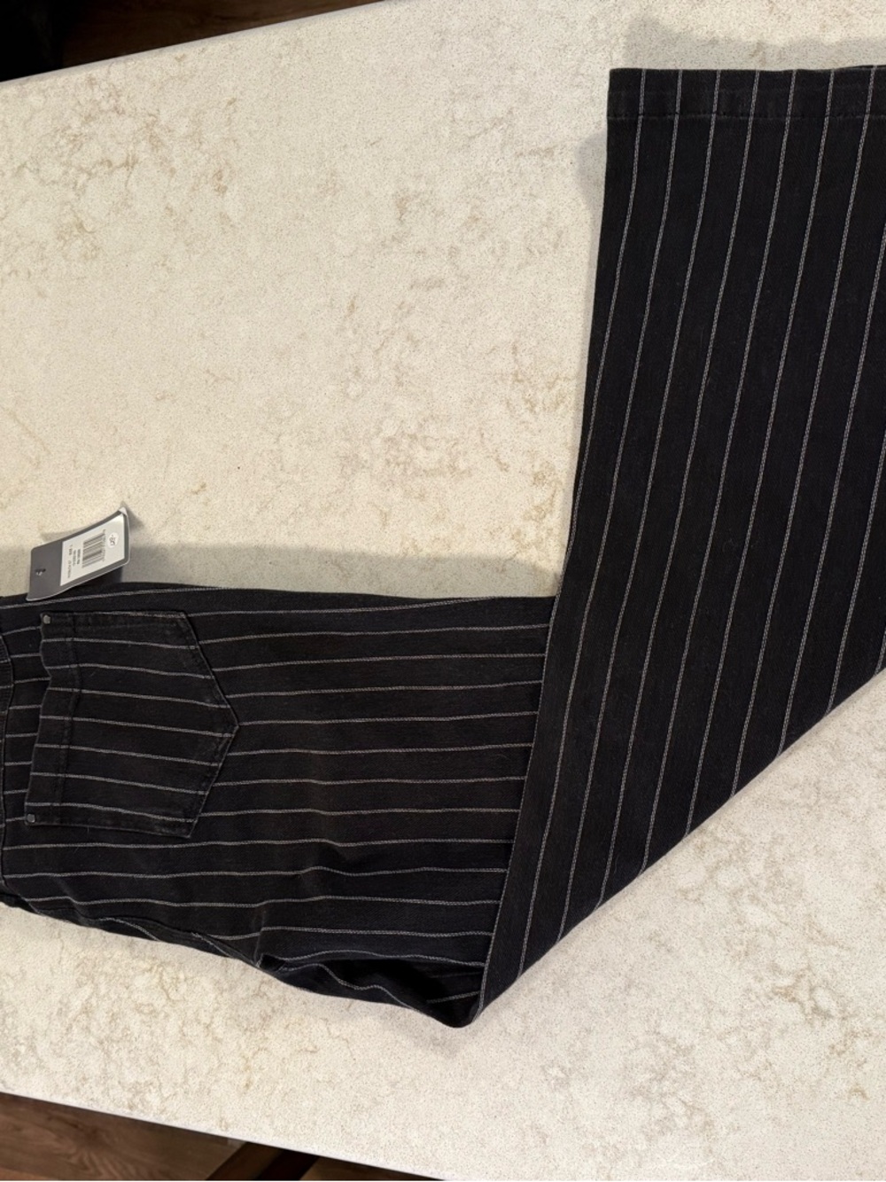 Lysse Black Pinstripe Capris Size L NWT Super stretchy